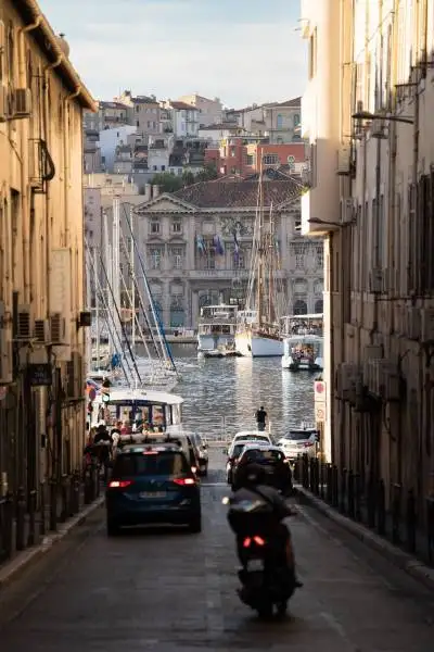Entreprise de nettoyage avec devis et visite rapide des locaux  Marseille 13013