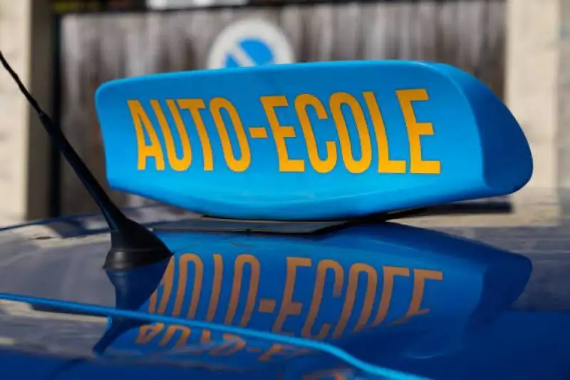 Spécialiste du nettoyage professionnel des autos écoles à Marseille