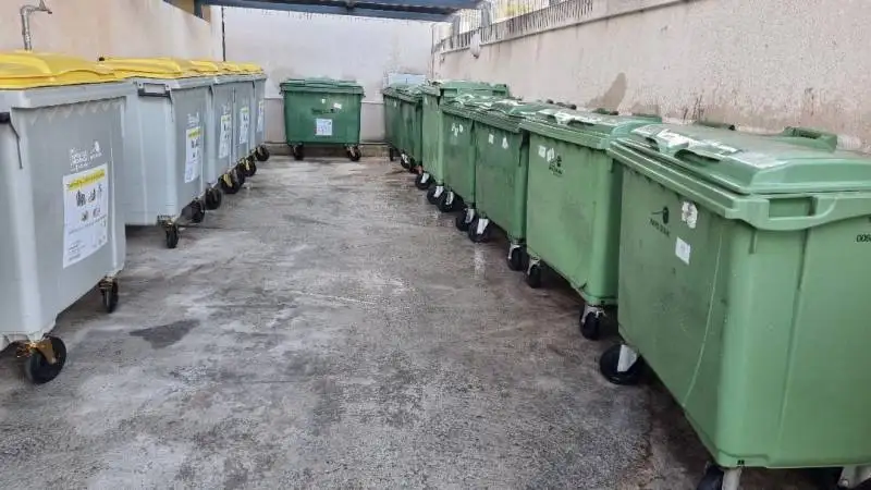 Entreprise de nettoyage pour l'entretien et désinfection des locaux poubelles et manipulations de conteneurs pour copropriété et particuliers à Marseille 13015 dans les bouches-du-rhône