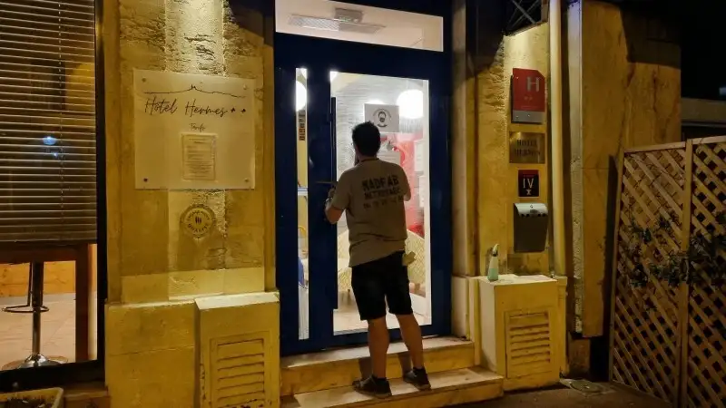 O trouver un laveur de vitre  Vitrolles pour mes bureaux ?