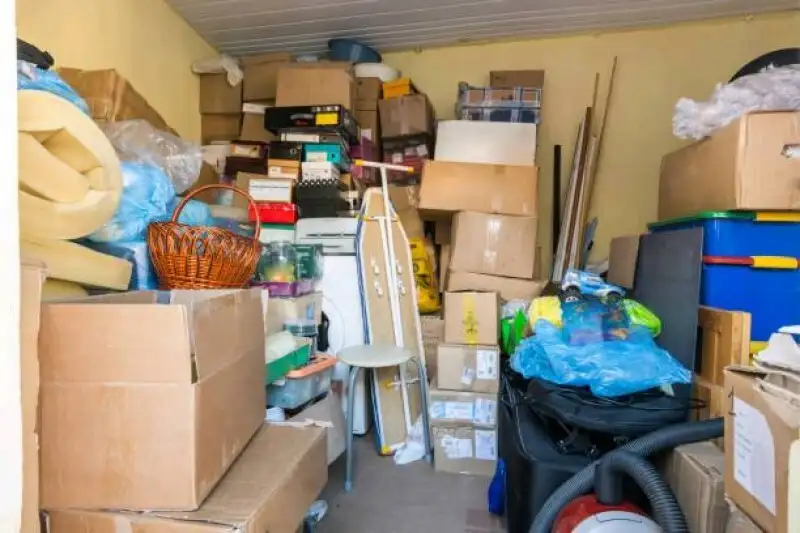 Société de nettoyage pour enlèvement des encombrants dans les locaux commerciaux, bureaux, entrepôts à Marseille 13015 dans les Bouches-du-Rhône et ses communes voisines